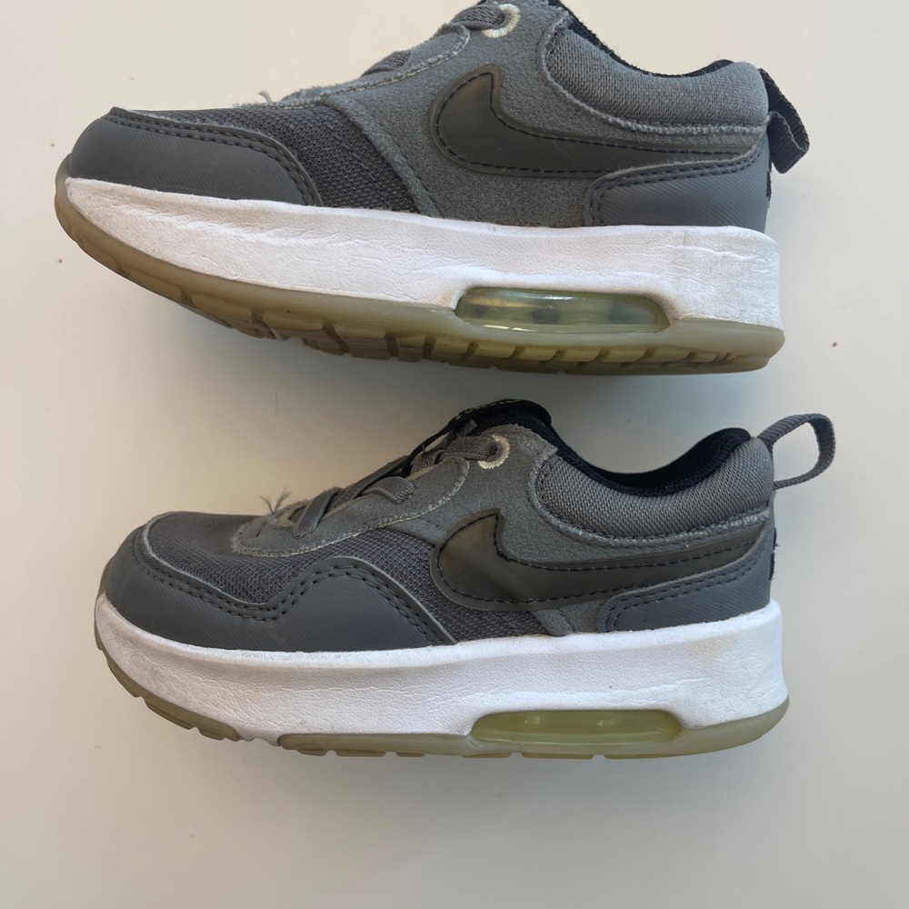 Nike Airmax Motif Toddler Gray with yellow highlights Sneakers